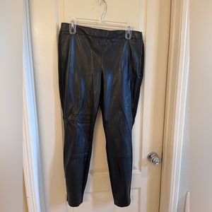 Excellent condition mixed media White House Black Market pants.